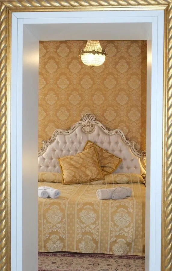 Apartment La Residenza Di Carlo Close To Piazza San Marco Venice Italy