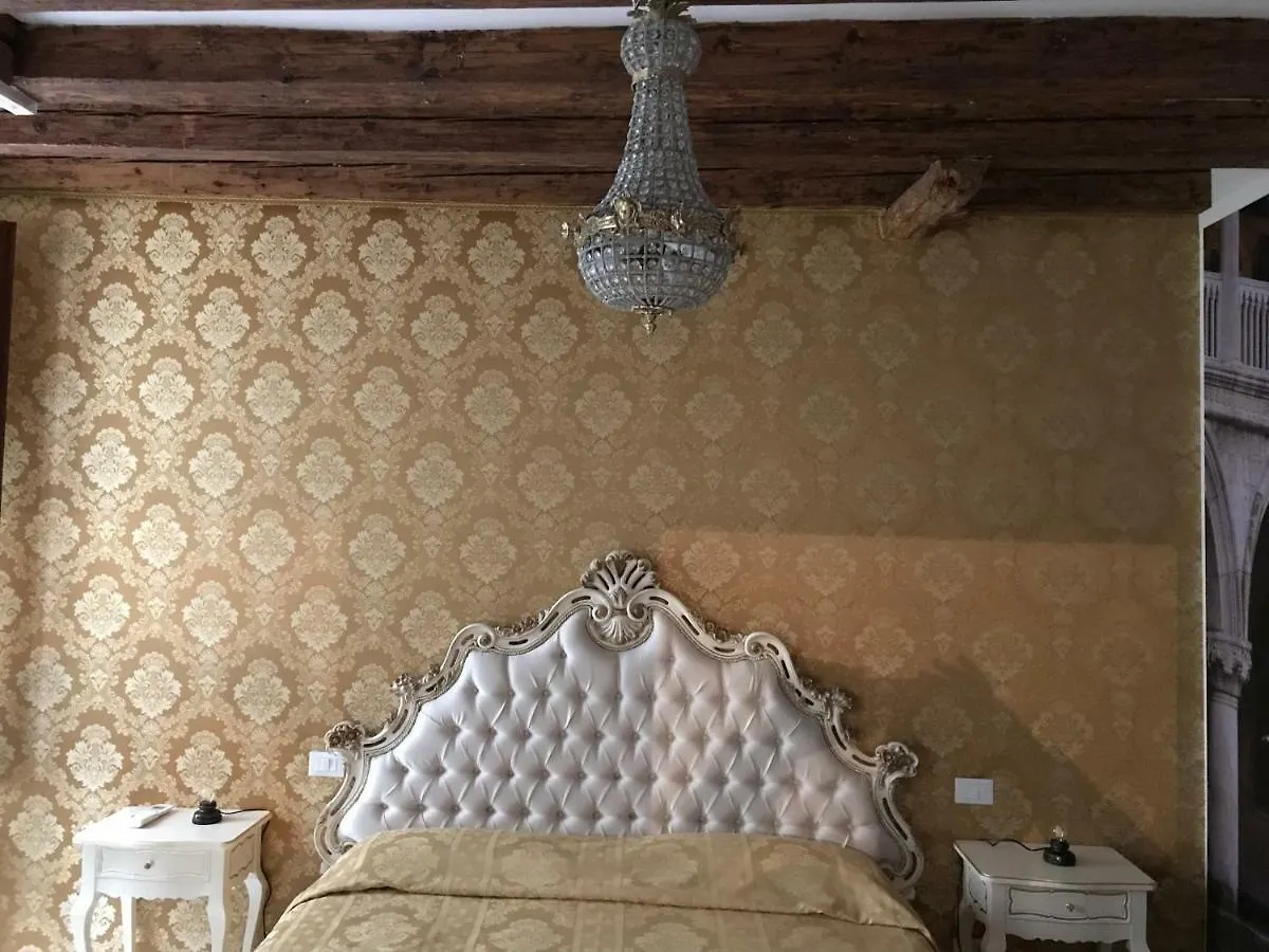 Apartment La Residenza Di Carlo Close To Piazza San Marco Venice