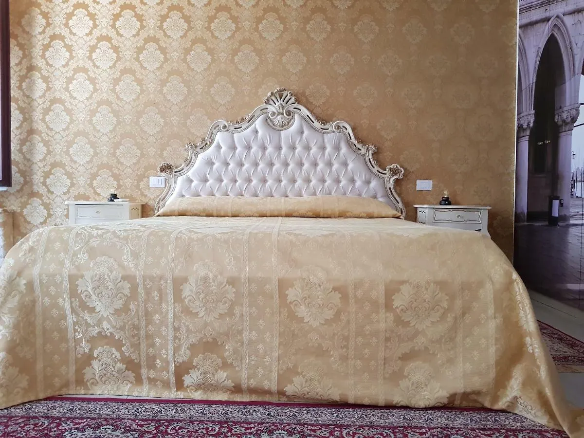 Apartment La Residenza Di Carlo Close To Piazza San Marco Venice