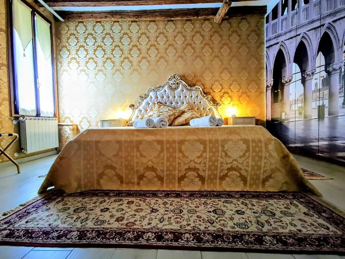 Apartment La Residenza Di Carlo Close To Piazza San Marco Venice Italy
